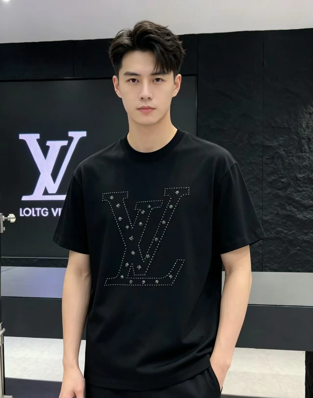 Louis Vuitton/ logo